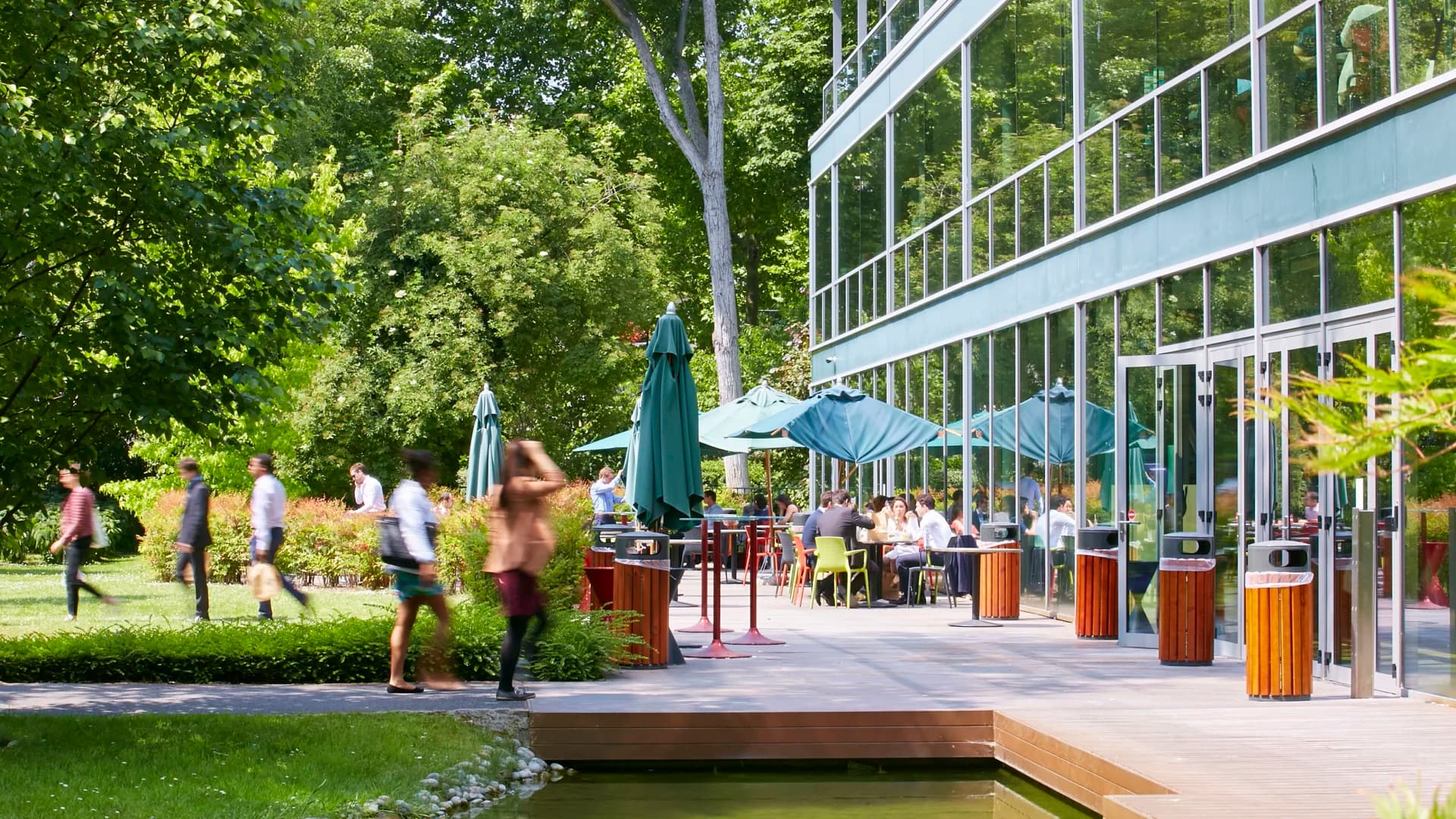 Photo de Recherchez ou posez des questions à nos collaborateurs